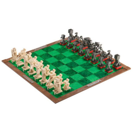 Noble Collection Minecraft Chess Set: Overworld Heroes vs. Hostile Mobs Bordspel